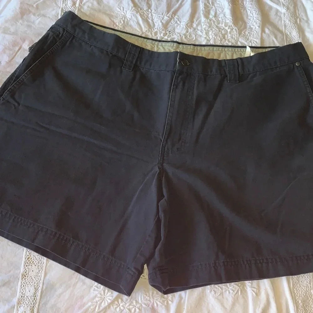 COLUMBIA size 42 navy shorts